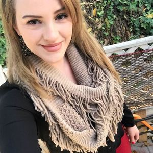 Meet your Posher, Mirta